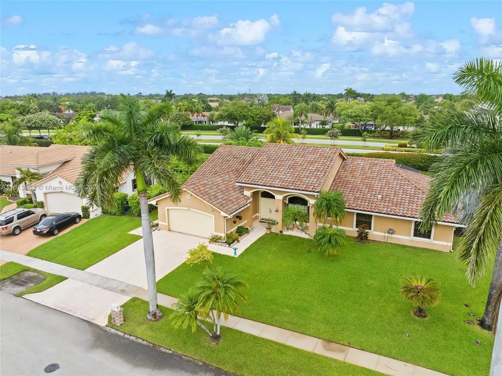 450 Nw 195th Ave, Pembroke Pines, FL 33029, photo 2 of 41