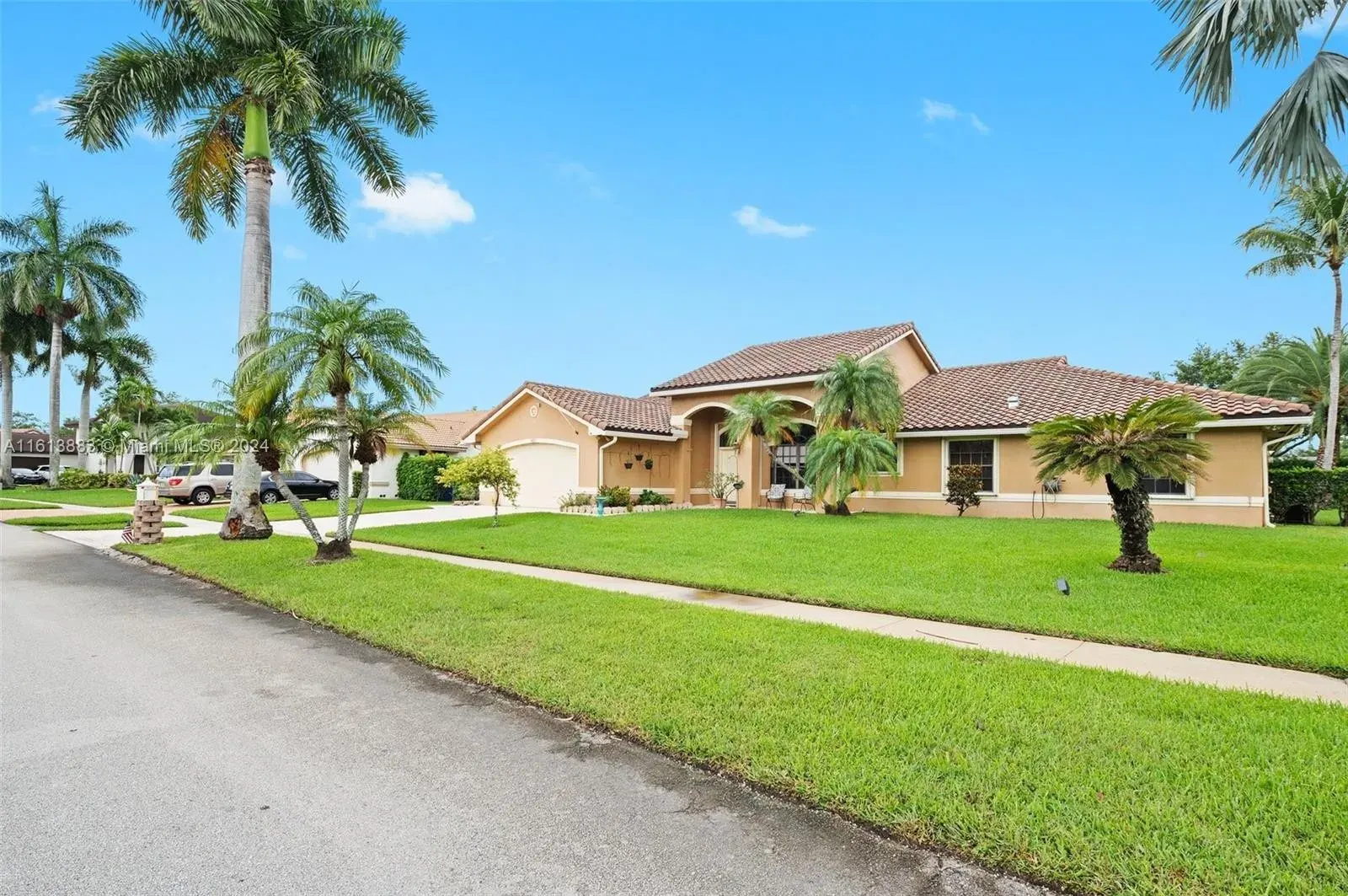 450 Nw 195th Ave, Pembroke Pines, FL 33029, photo 3 of 41