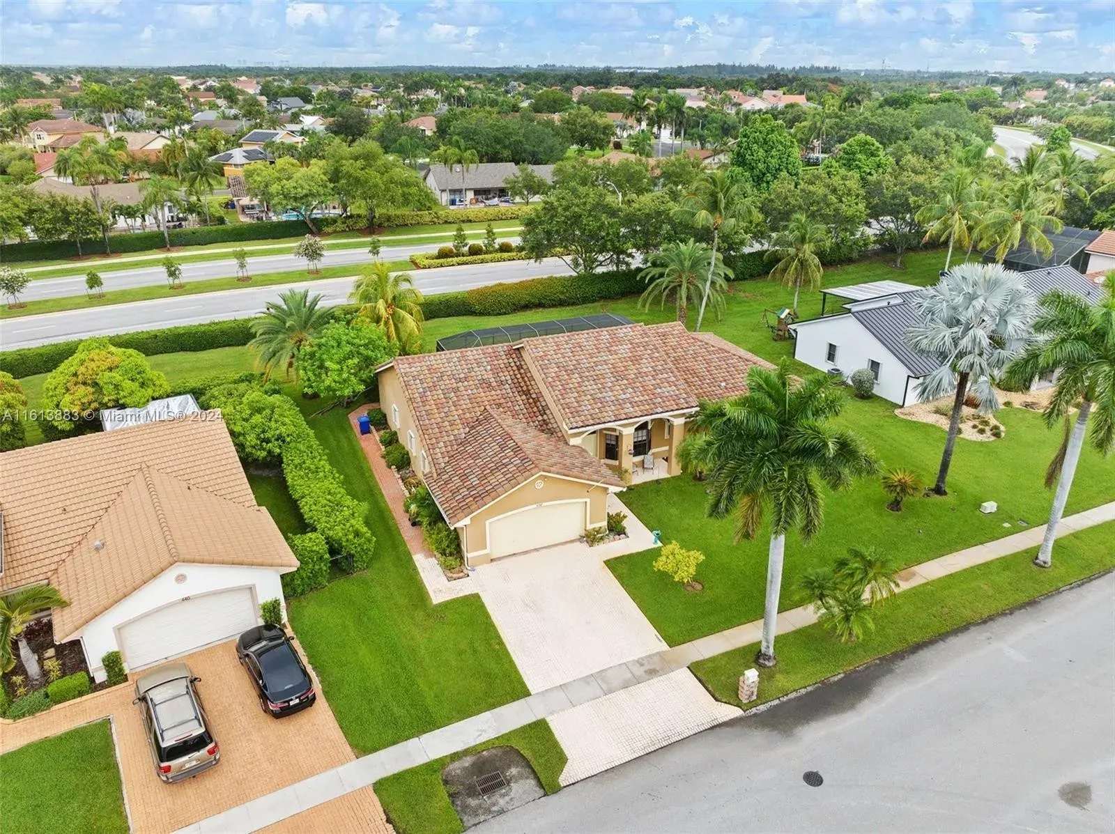 450 Nw 195th Ave, Pembroke Pines, FL 33029, photo 5 of 41