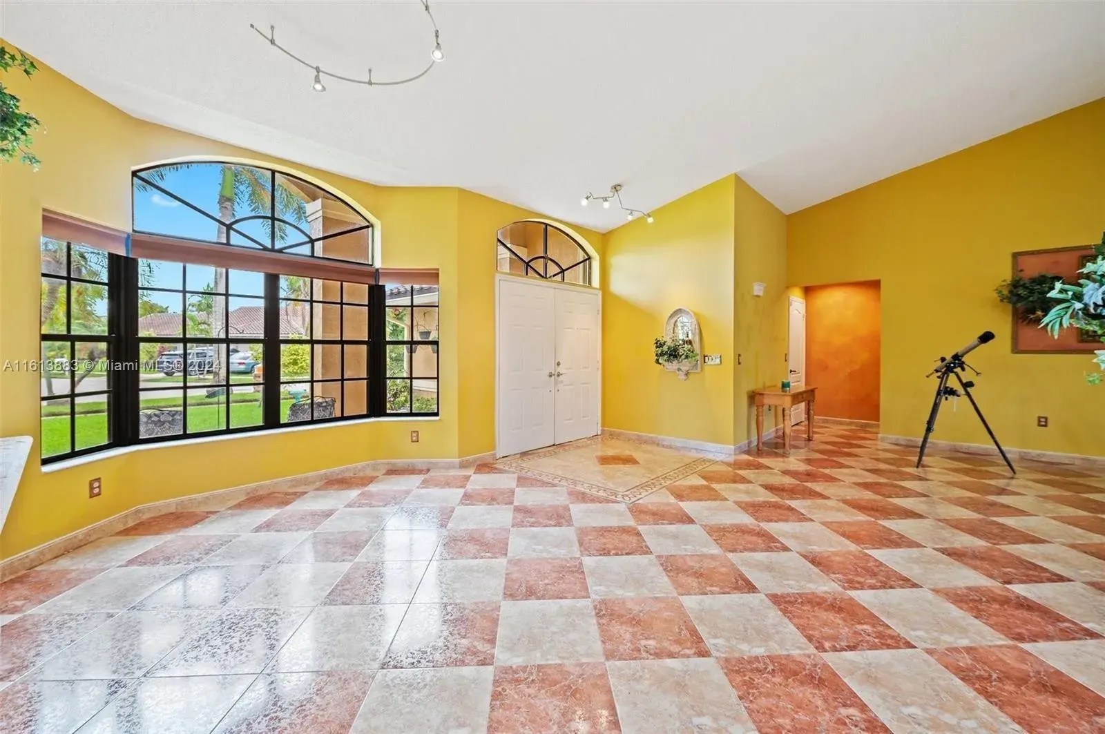 450 Nw 195th Ave, Pembroke Pines, FL 33029, photo 7 of 41