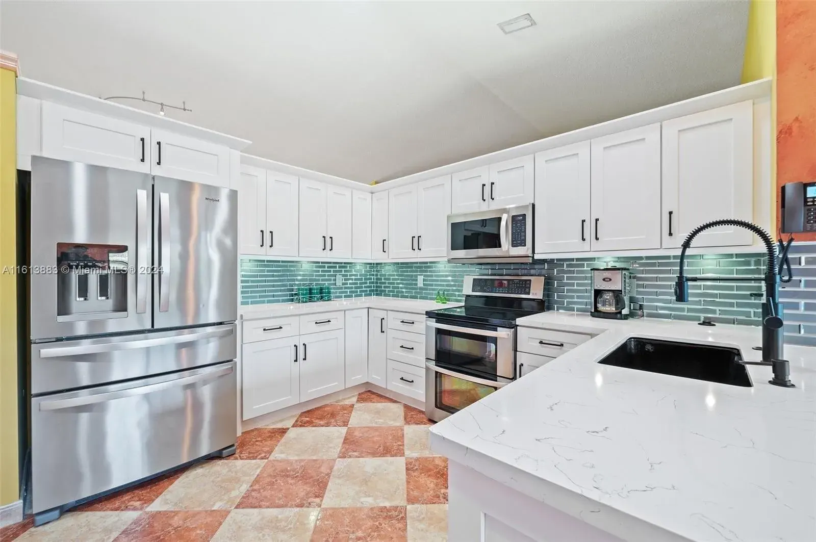 450 Nw 195th Ave, Pembroke Pines, FL 33029, photo 14 of 41