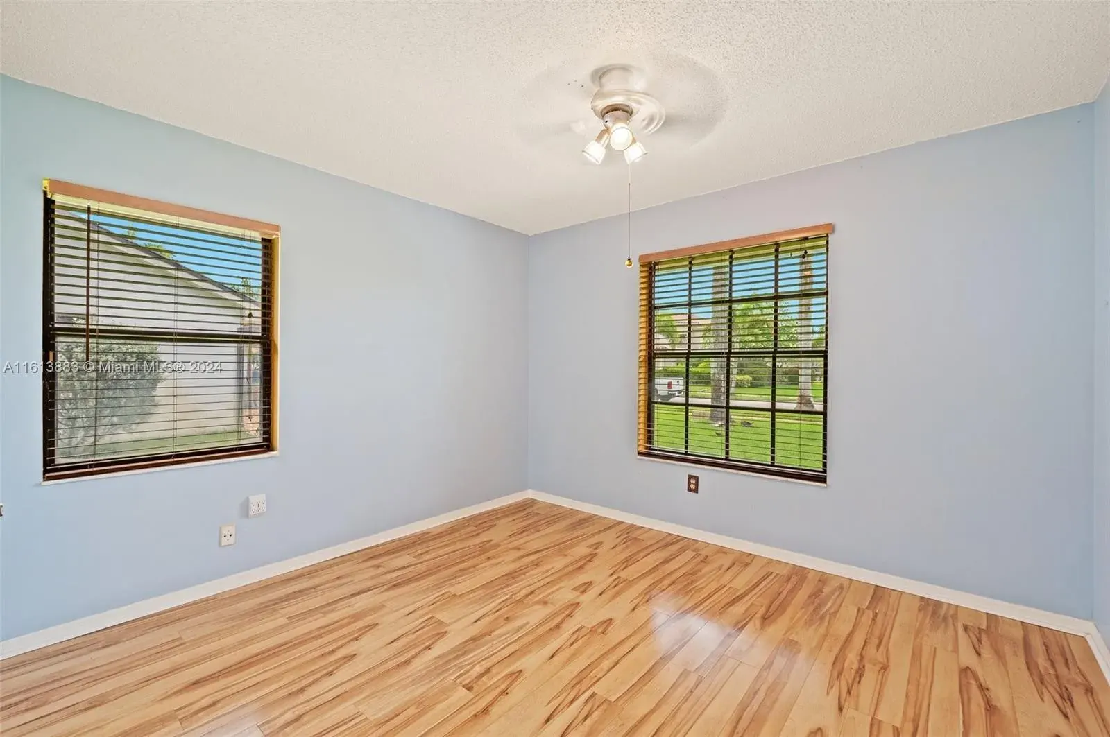 450 Nw 195th Ave, Pembroke Pines, FL 33029, photo 24 of 41
